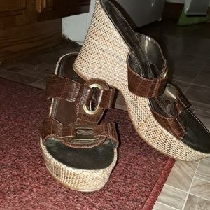 Wedge shoes